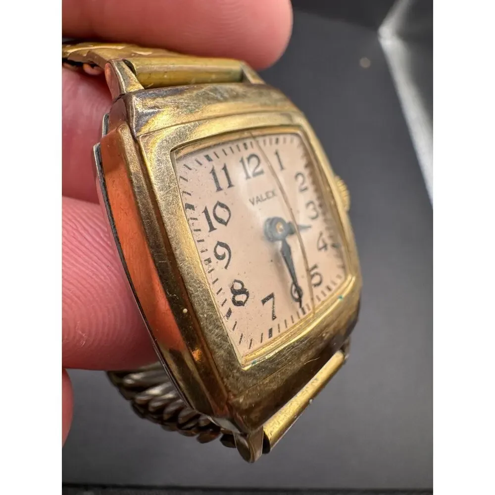Vintage Valex Ladies Mechanical Watch Ingraham Canada Gold Tone Bracelet Band